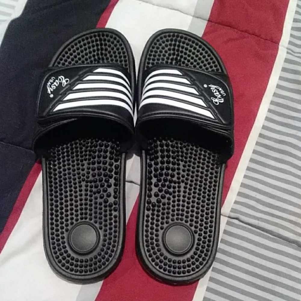 Some sorta massage sandles